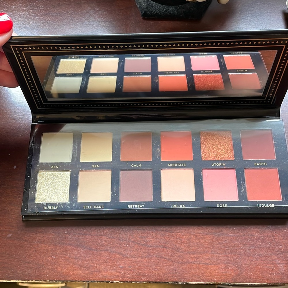 Ace Beaute Eyeshadow Palette